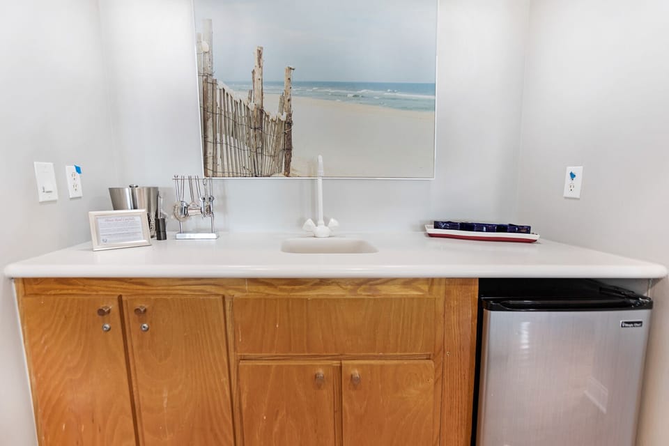 Wet bar next to the main living area on the middle floor