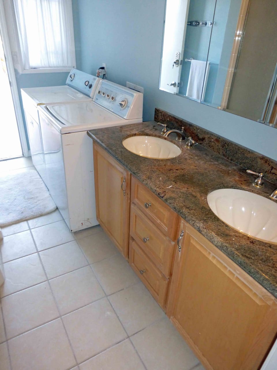 Bathroom/Washer-Dryer/Exterior Door 