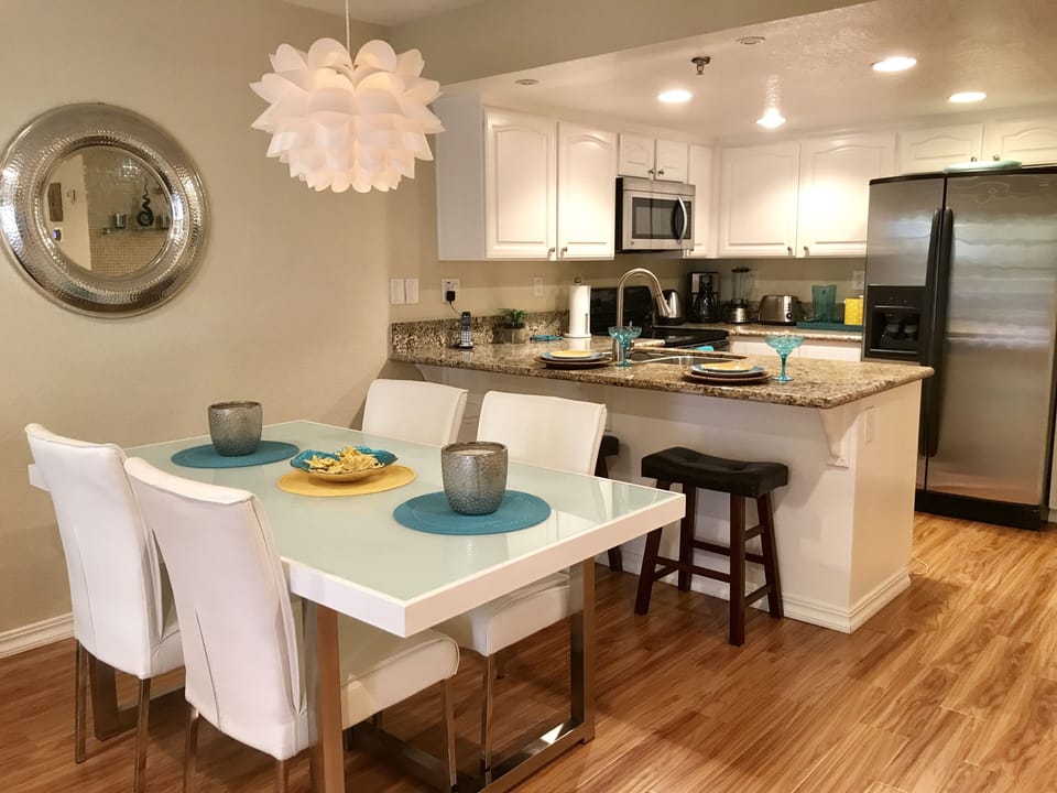 Kitchen, breakfast bar, and dining room.