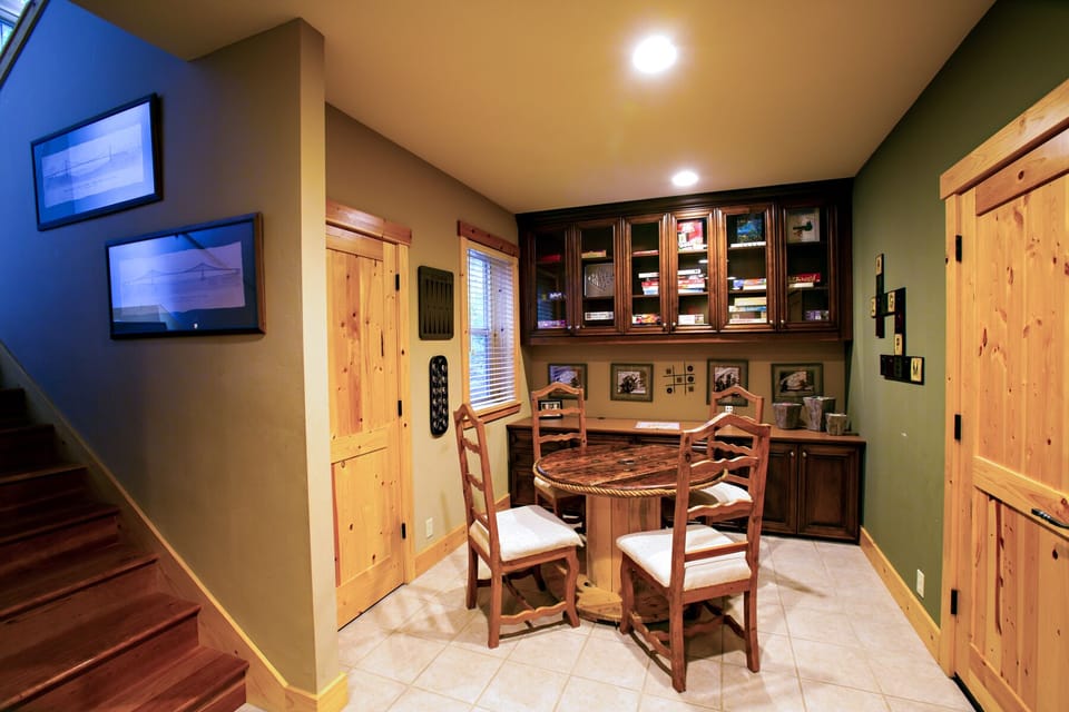 Downstairs open area with game table.
