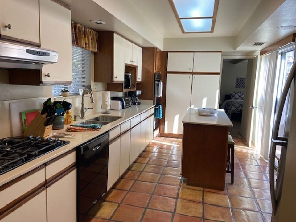 Kitchen with a lot of amenities. Additional seating and courtyard access.