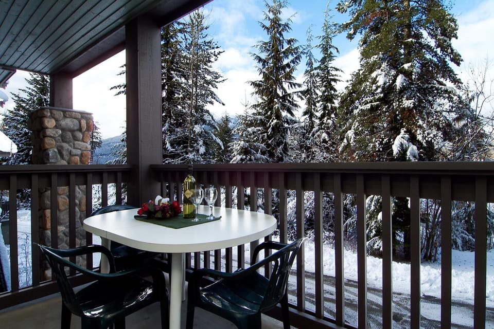 Front Deck off Living Room