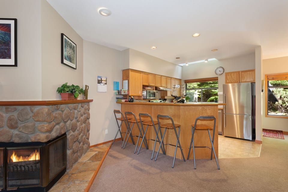 Kitchen / Bar