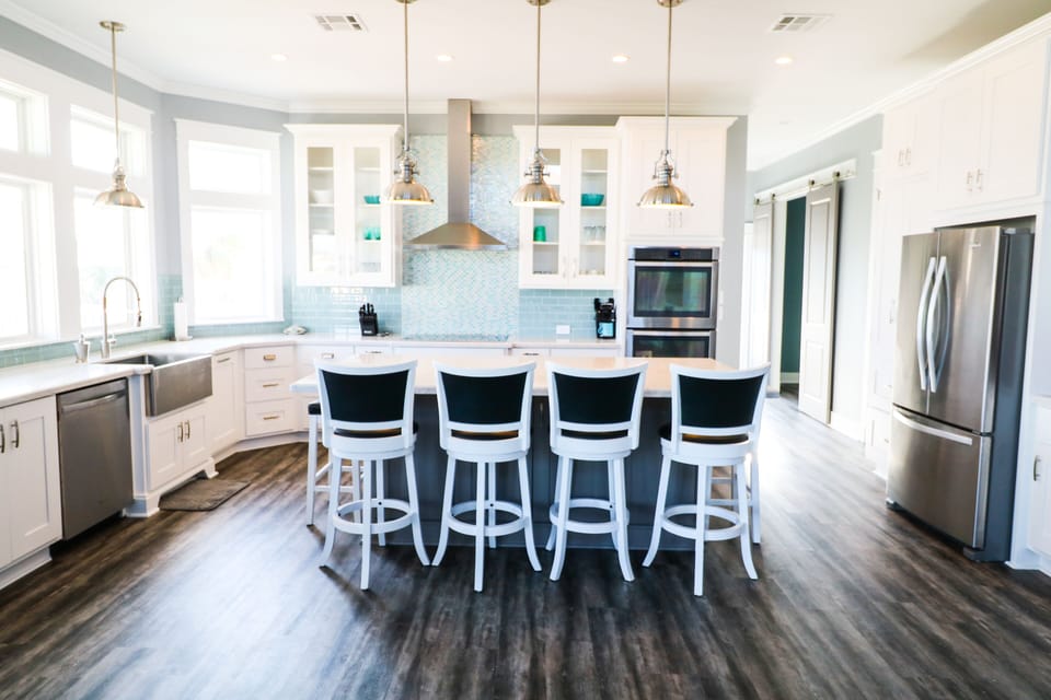 Chef's dream kitchen w/stainless steel appliances, double oven, cooktop & more
