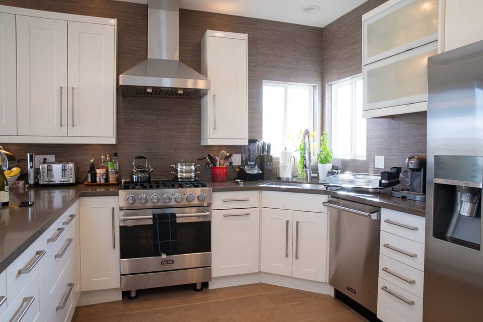 A gourmet chef's kitchen with Viking range