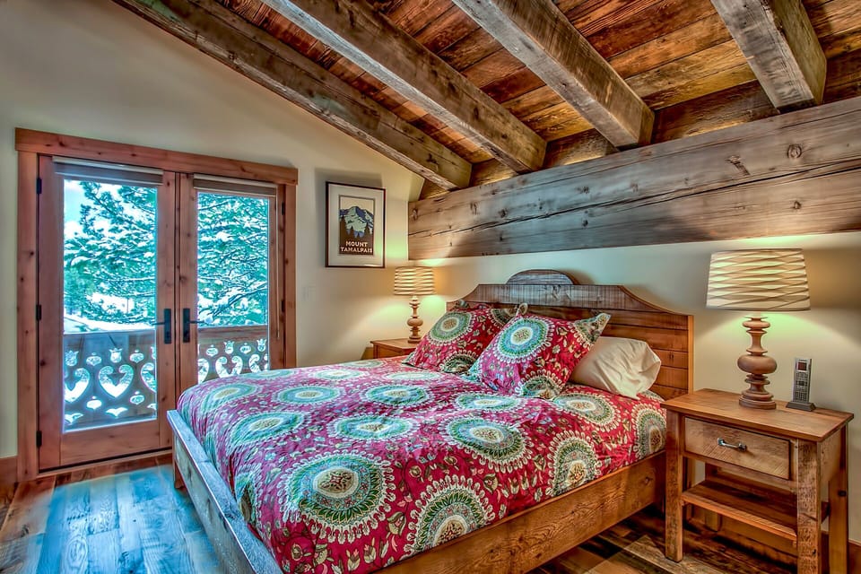 master bedroom
with king size bed