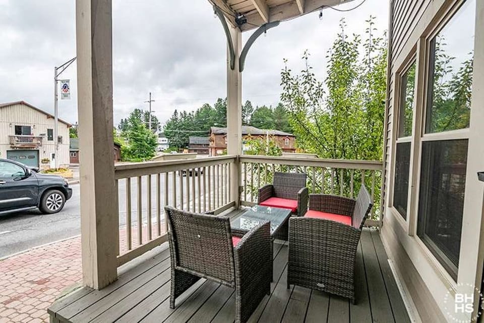 2-Bedroom apartment (D3), walk to Main Street (385)
