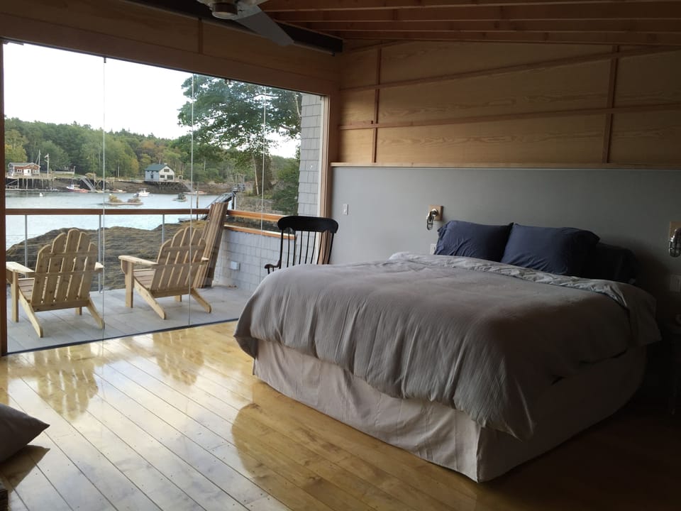 Sea Hut:  why leave bed for a view?