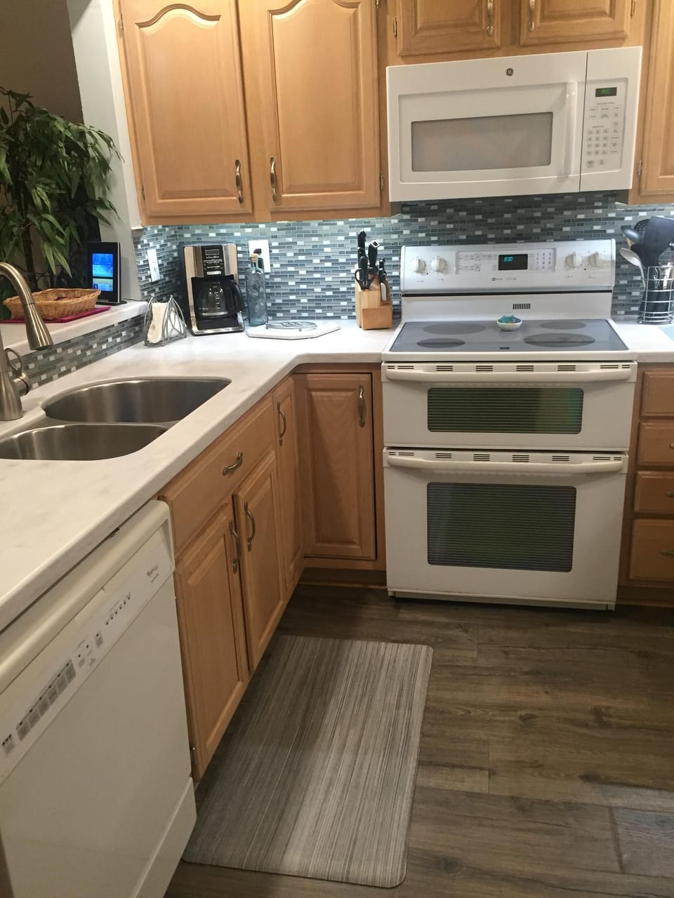 Well stocked, organized and updated kitchen