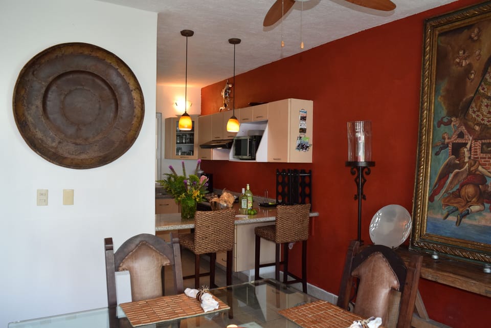 Casa Escondrijo Bar Seating