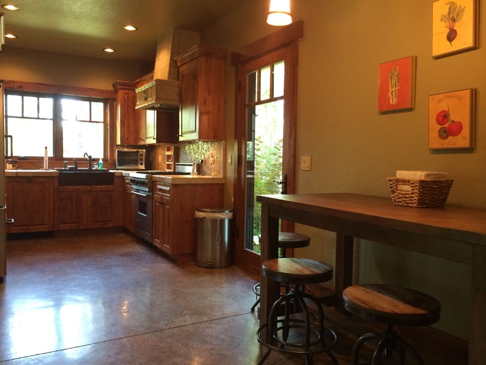 Kitchen and breakfast table and chairs seat 4.
