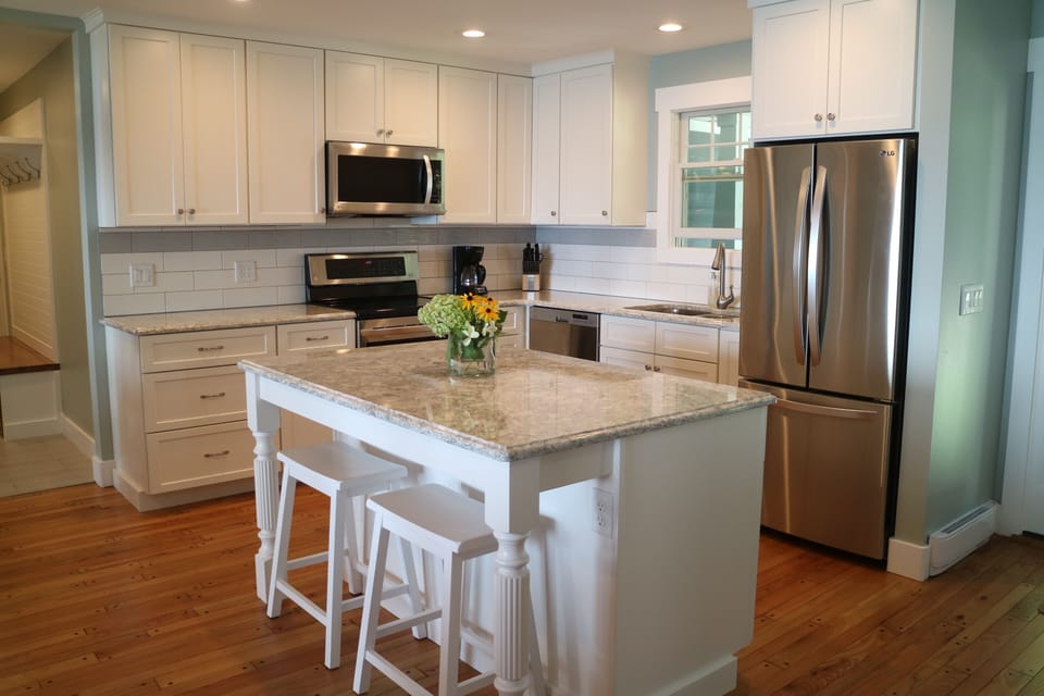 Kitchen comes with dishwasher, microwave, oven, fridge and all the amenities.
