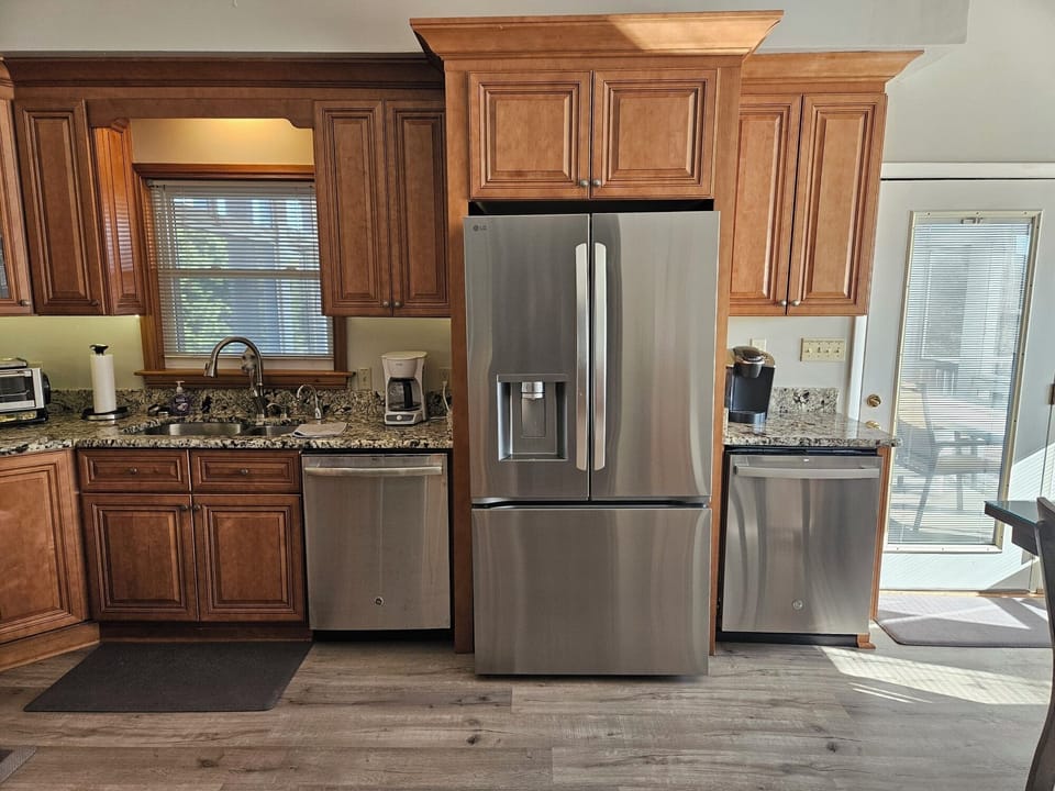 Top Floor Kitchen with New Appliances