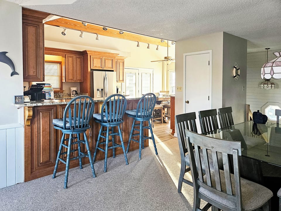 Top Floor Kitchen and Bar