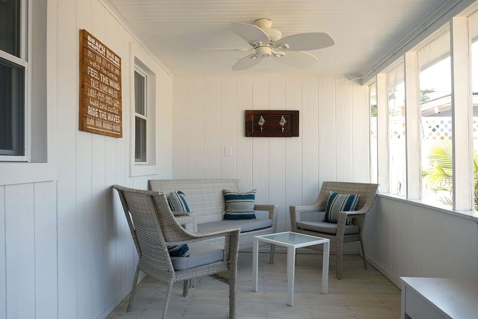 Generous screen porch / outdoor living room