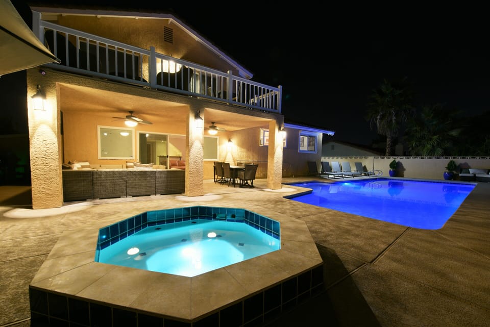 Extra Large Salt Water Pool and Spa with View of Strip. LED Lighting