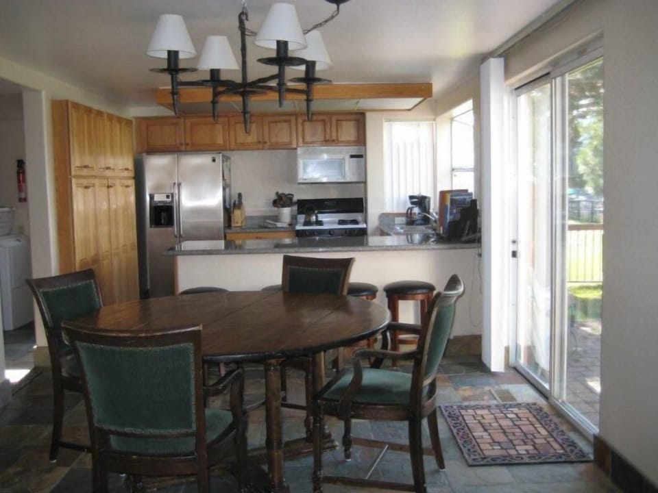 Stocked Kitchen with Granite, Wine fridge, slate floor, 8 seat round table  