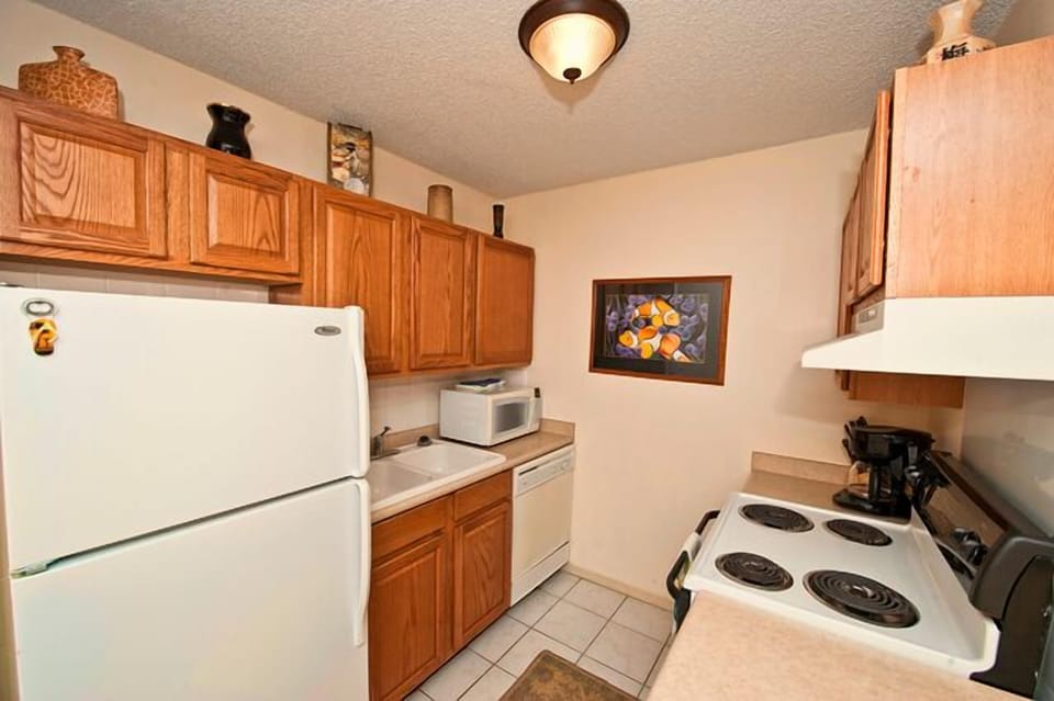Immaculate kitchen...well supplied