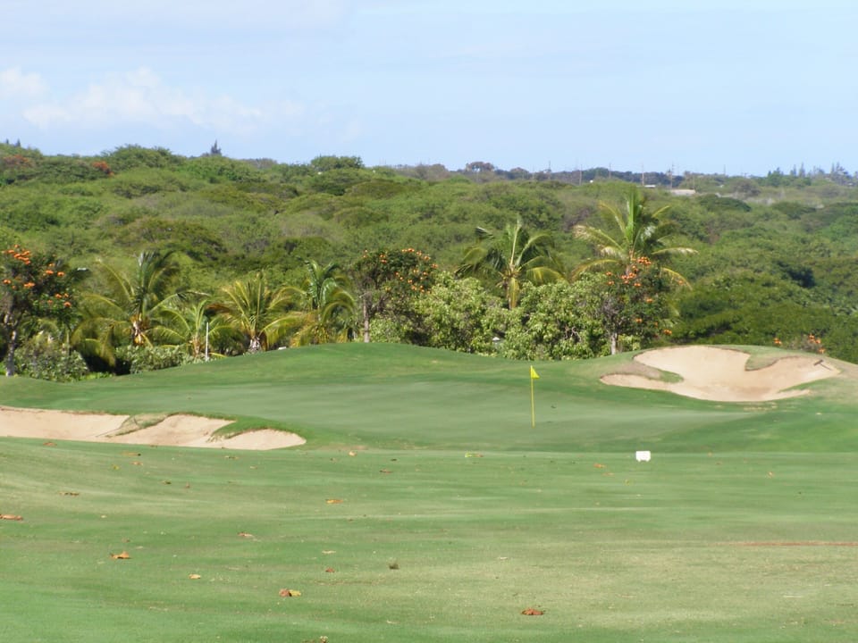 Many beautiful golf courses throughout the island of Maui