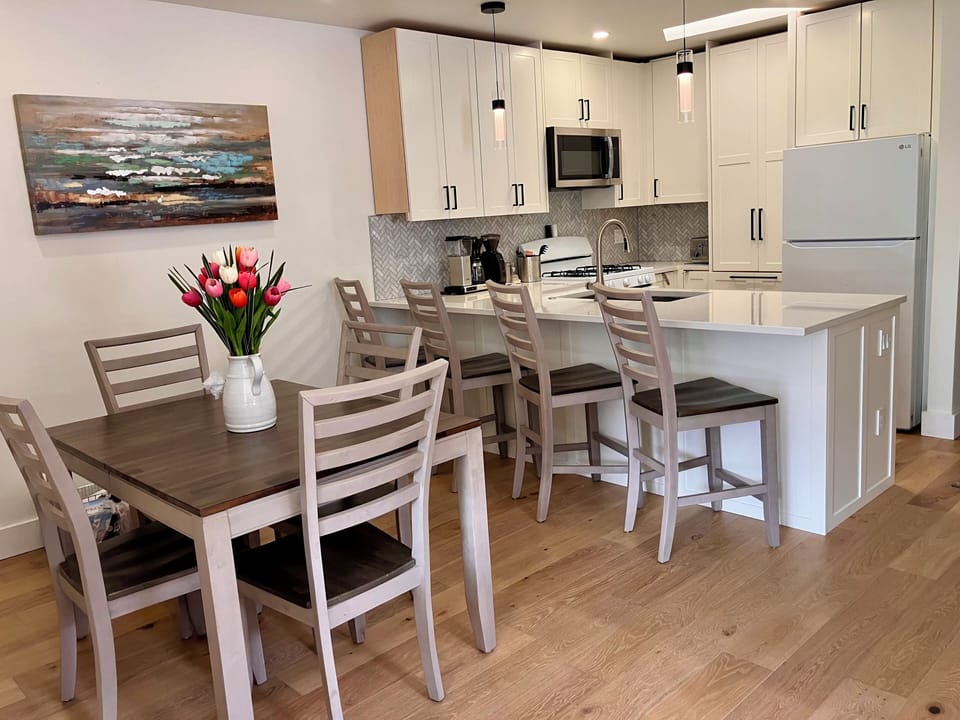 Kitchen/Dining area