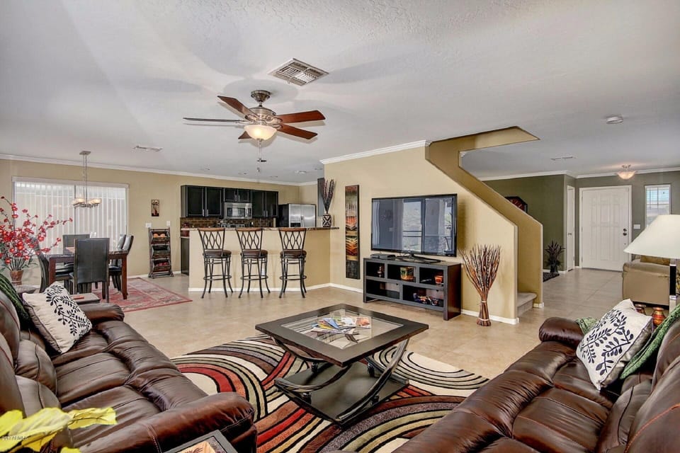 Living room /breakfast bar