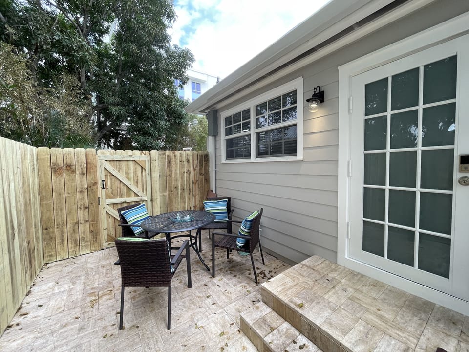 Private entry and outdoor dining