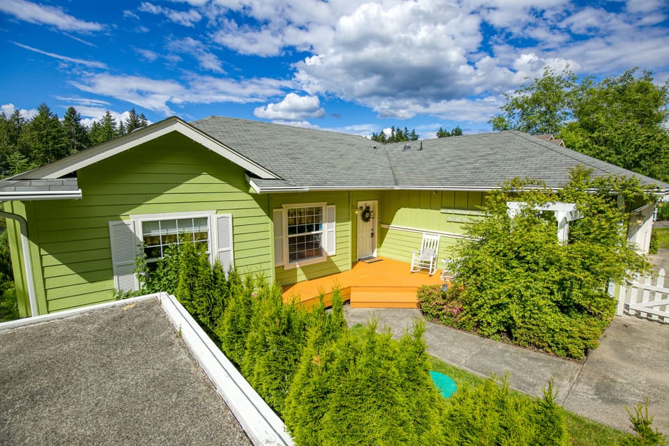 Our cheery home is welcoming anytime of the year!