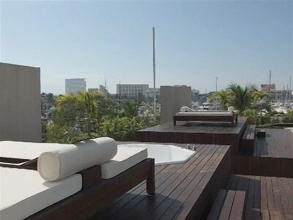 More sun beds and outdoor jacuzzi tubs