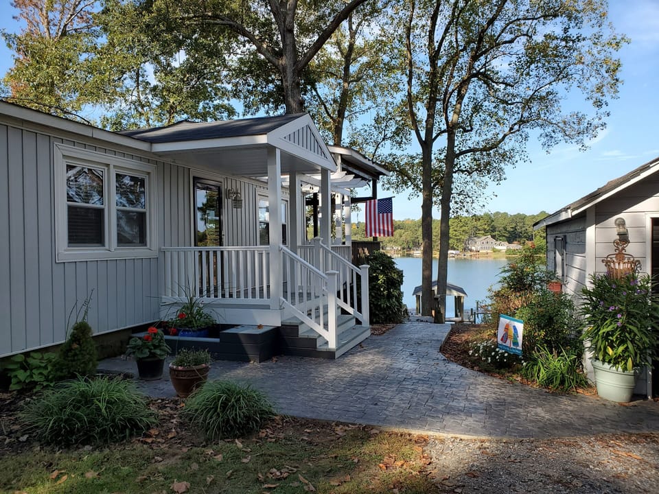 Front porch entrance w/boathouse and dock on Ferry Creek