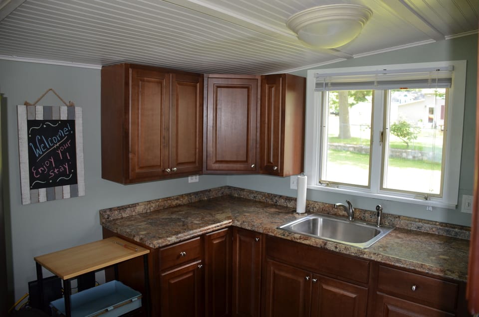 Eat-In Kitchen 