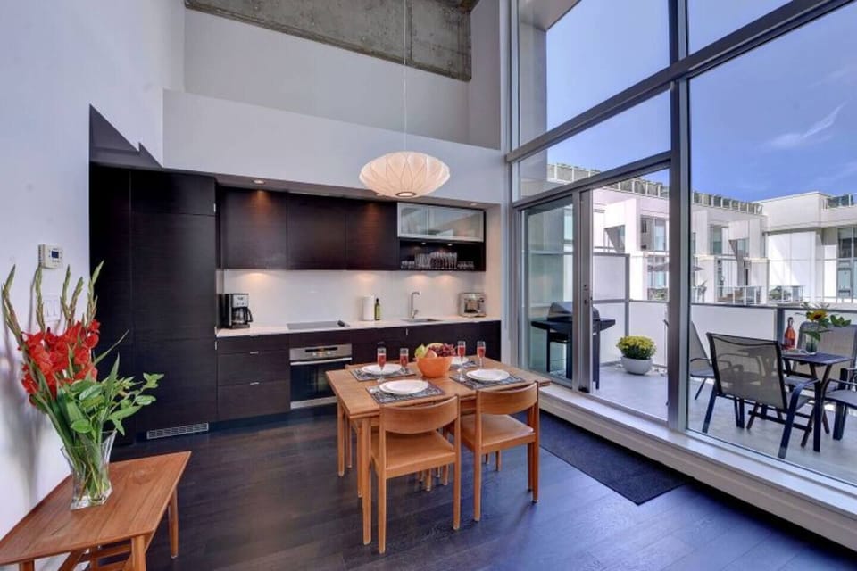 Dining for 6 as Table Extends in your fully equipped kitchen with integrated appliances and Brand New Cook Top! 