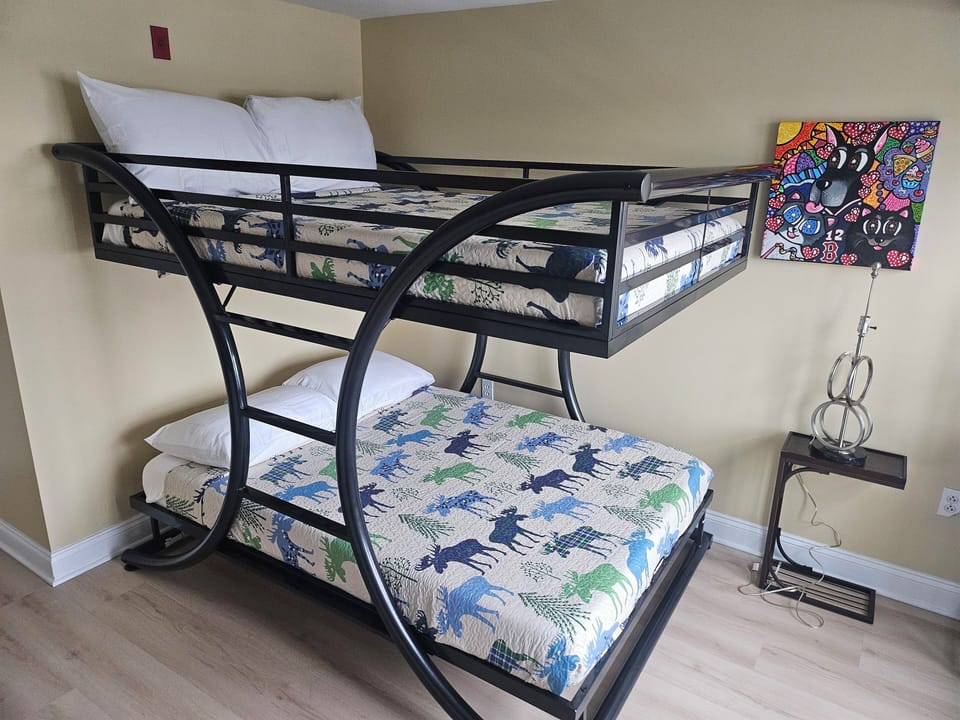 Double over double bunk bed in 2nd bedroom