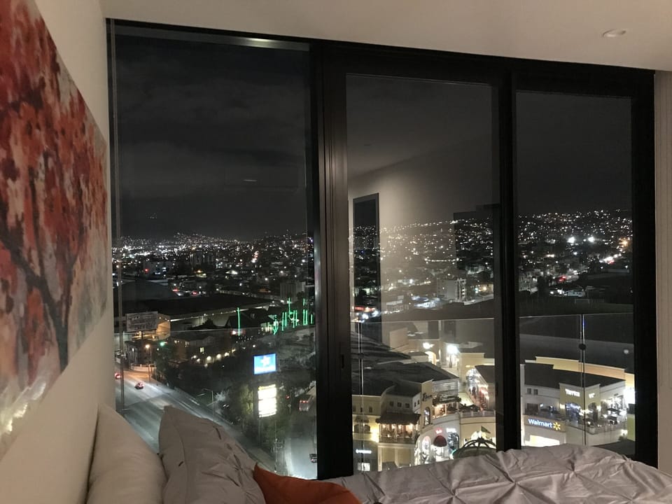 Master Bedroom w King size bed w View