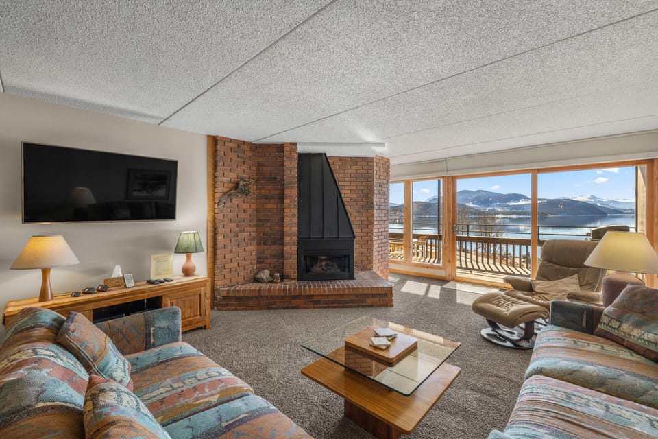 Family room TV, fireplace, queen size sofas and deck sliding glass door 