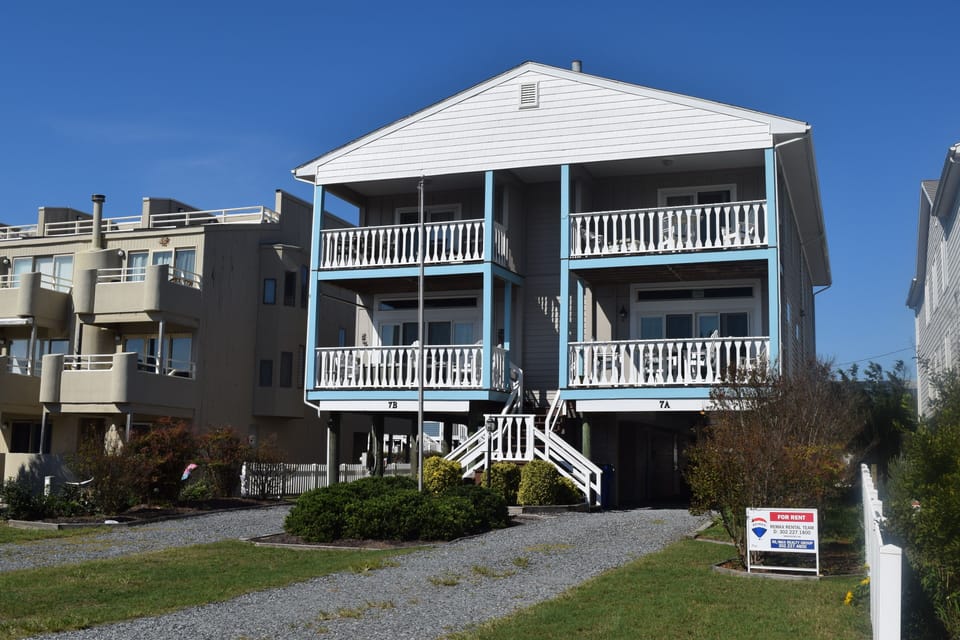 Welcome to 7A Van Dyke!