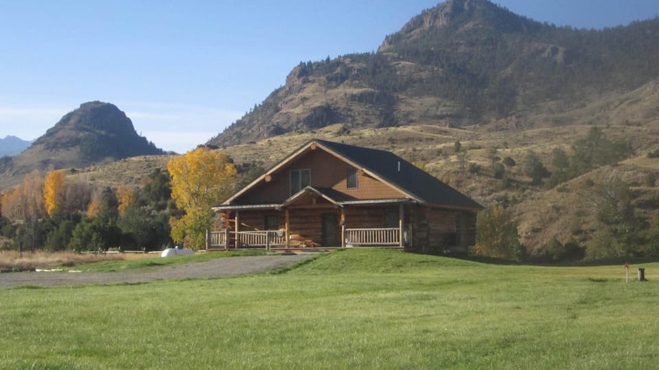 Yellowstone River Lodge 2