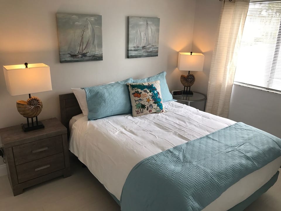 Experience restfull and restorative sleep on your Luxuary Queen Prana Mattress 