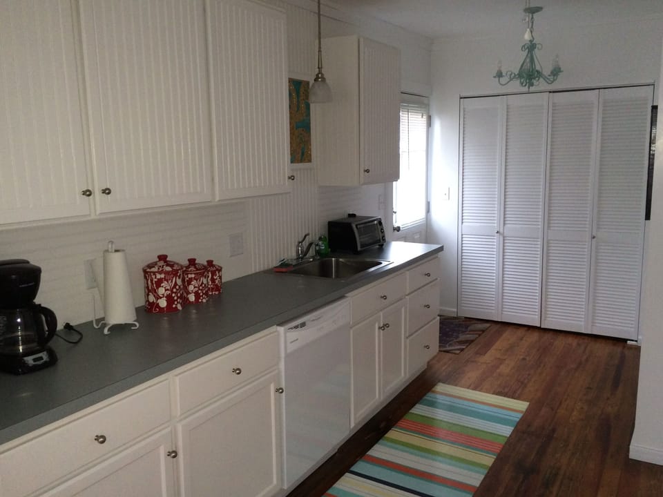 Kitchen (washer/dryer behind bi-fold doors)
