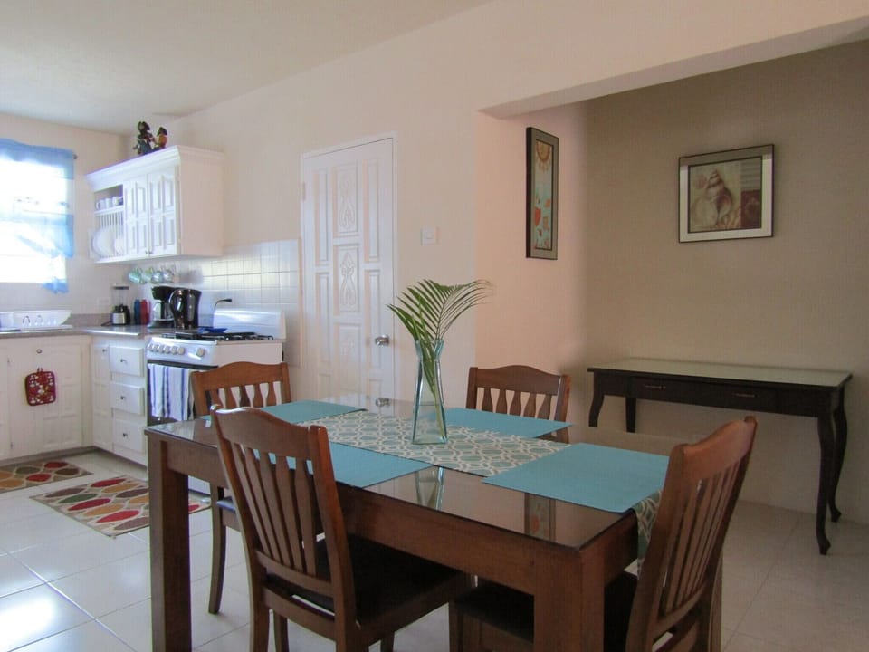 We have a 6 seater dinning table and a Desk in the nook 