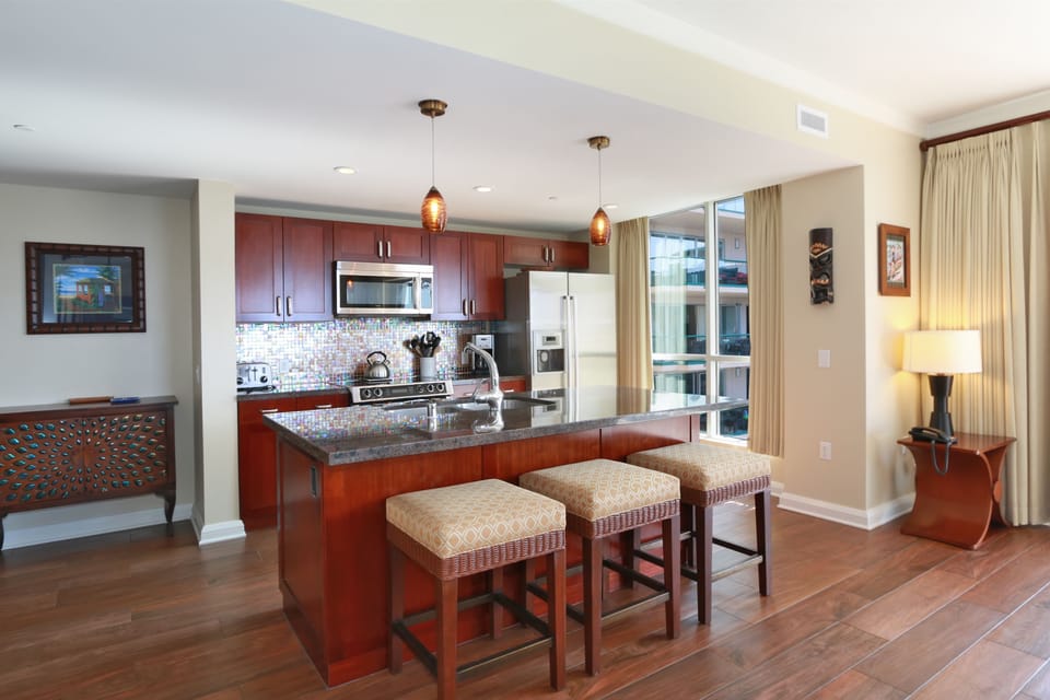 Gourmet Kitchen with seating area