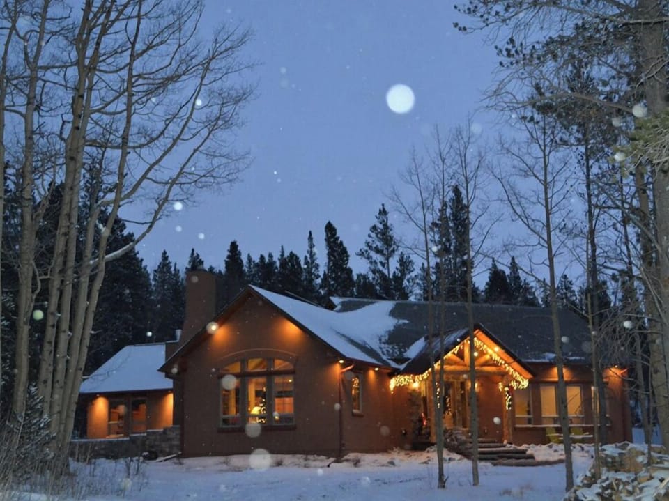 Winters are Magical at the BDAL - 18 short miles to Breckenridge