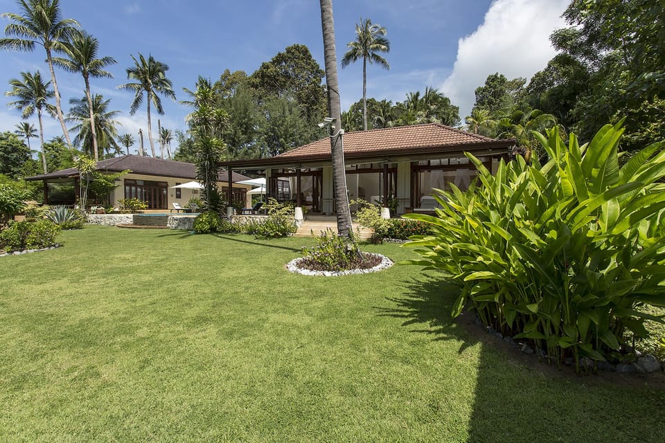 Luxurious Beachfront Pool Villa, 5BRM.