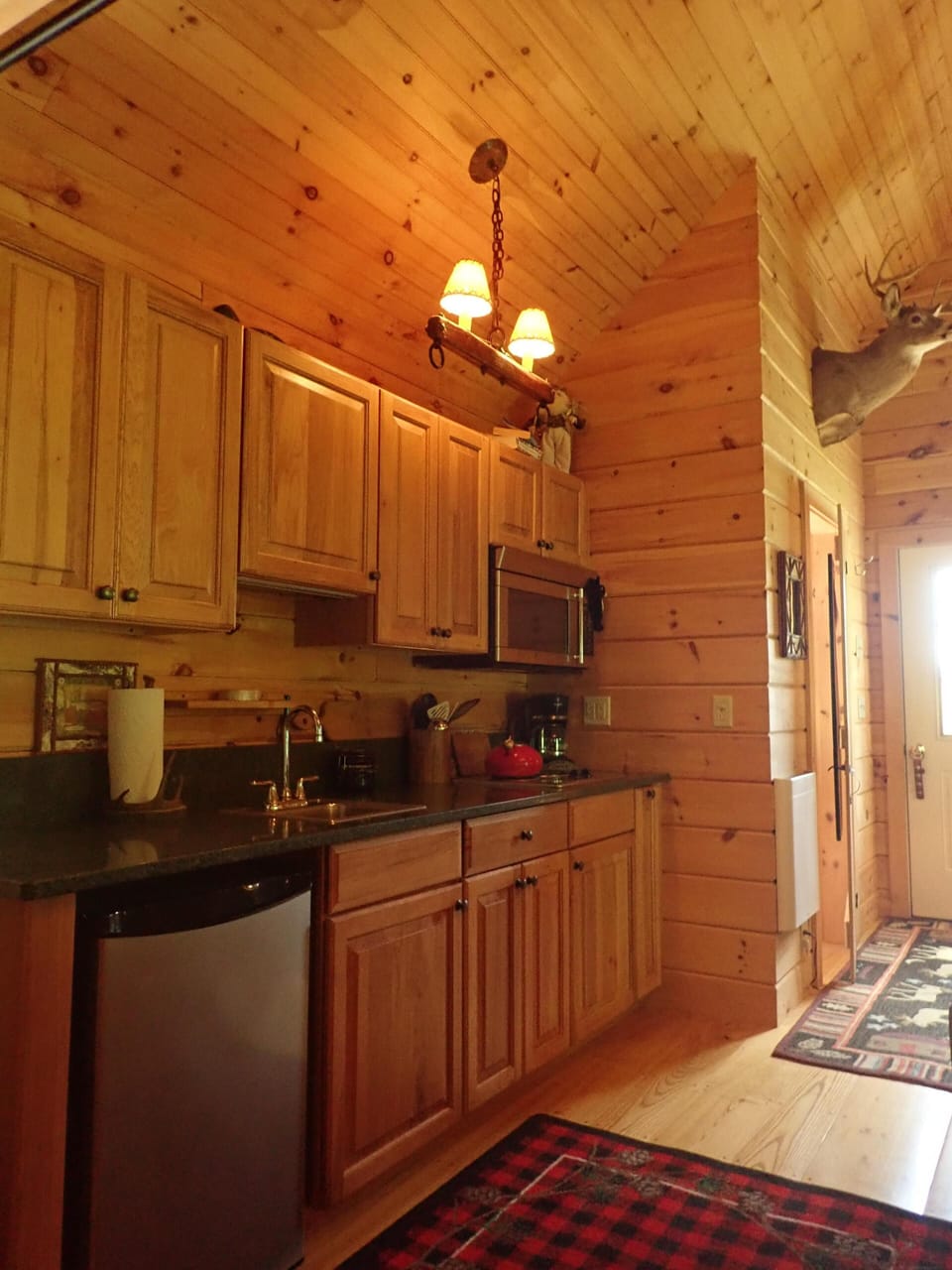 Small yet fully functional kitchen 