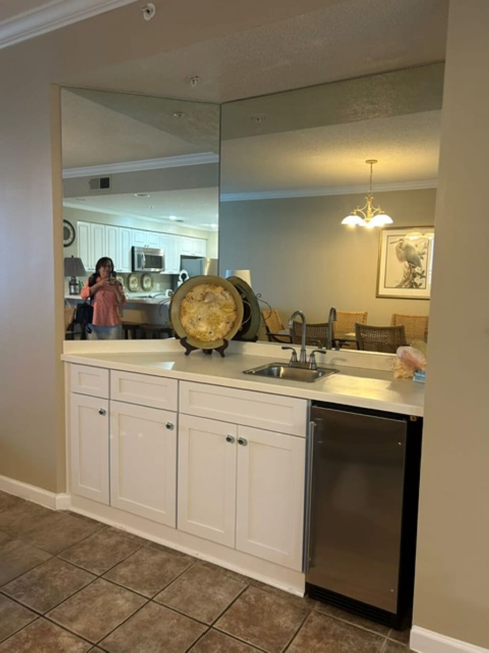 wet bar with icemaker