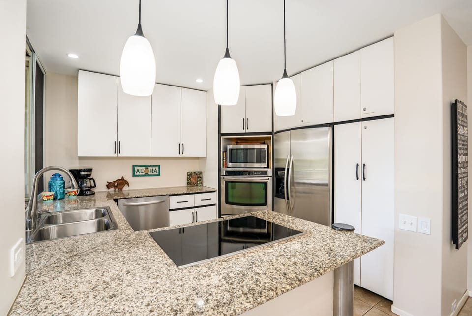 Clean & bright. Fully stocked. Granite counters & Pantry with spices.