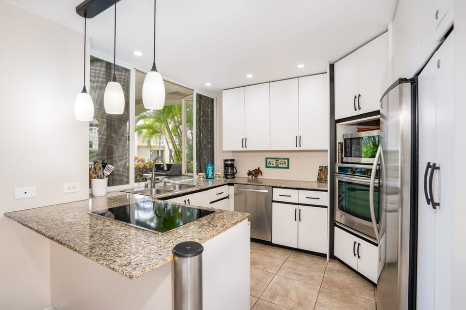 Clean & bright. Fully stocked. Granite counters & Stainless steel appliances.