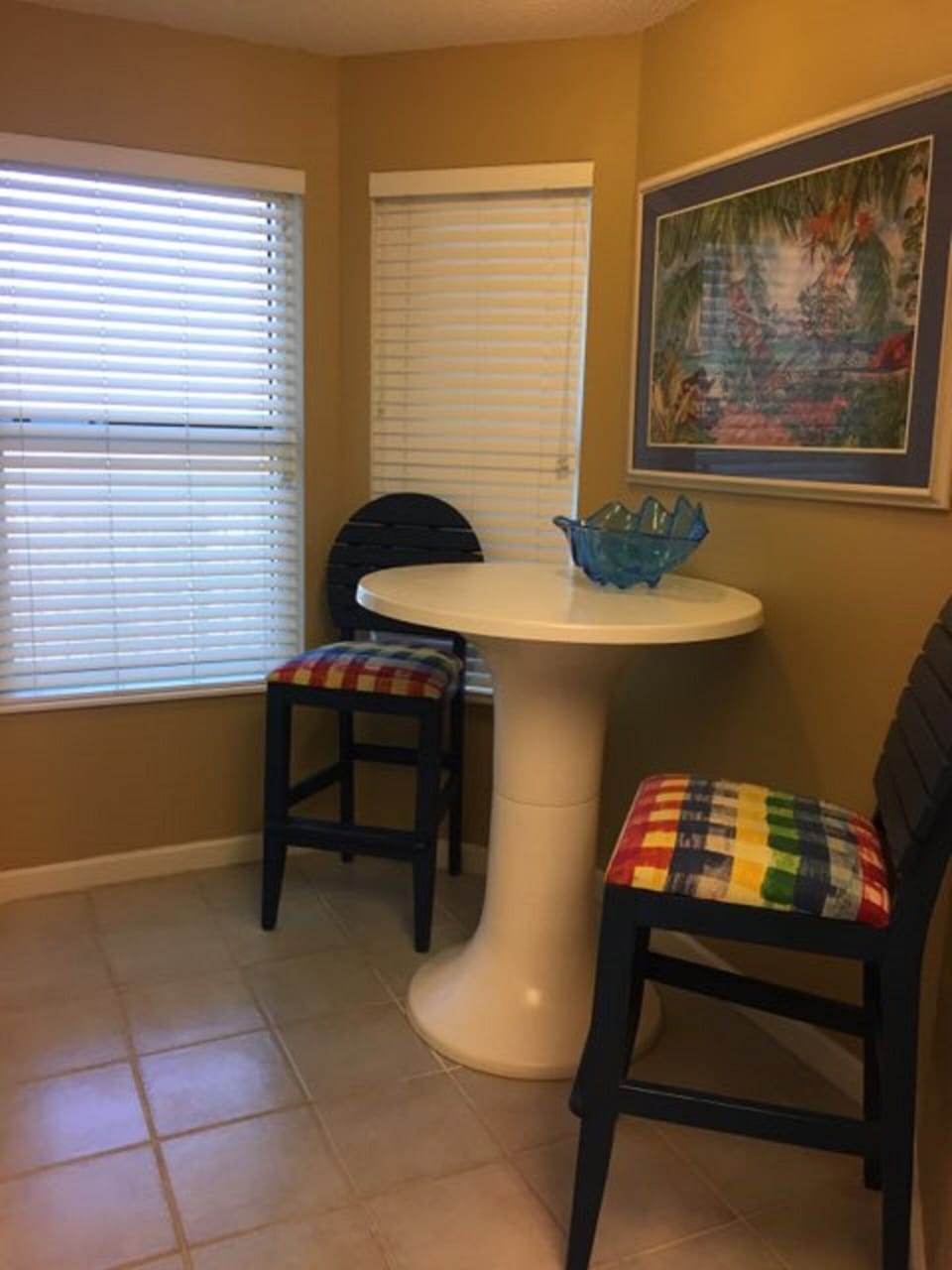 Sitting area / Breakfast nook with view of bay ...