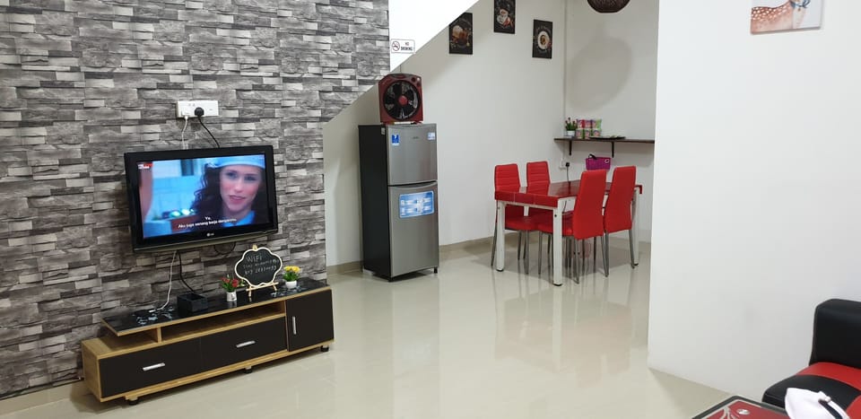 Living Room adjoin dinning
