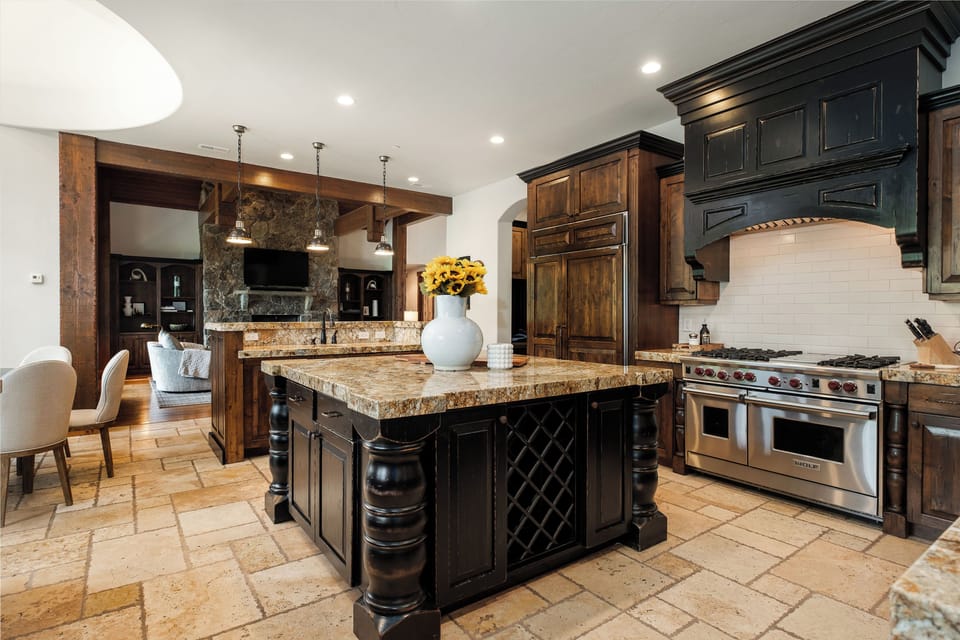 Kitchen │ Fully Equipped for the Enthusiastic Home Chef 