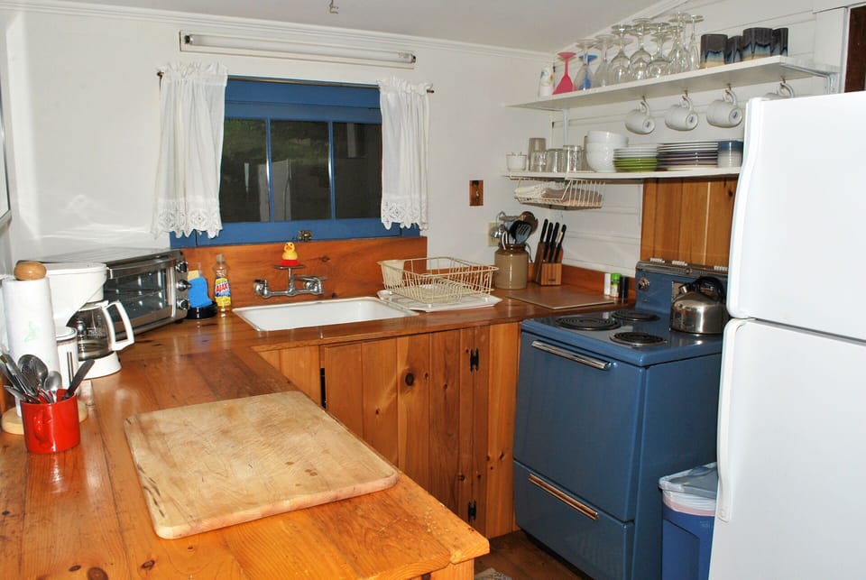 Galley Kitchen in Moonpath
